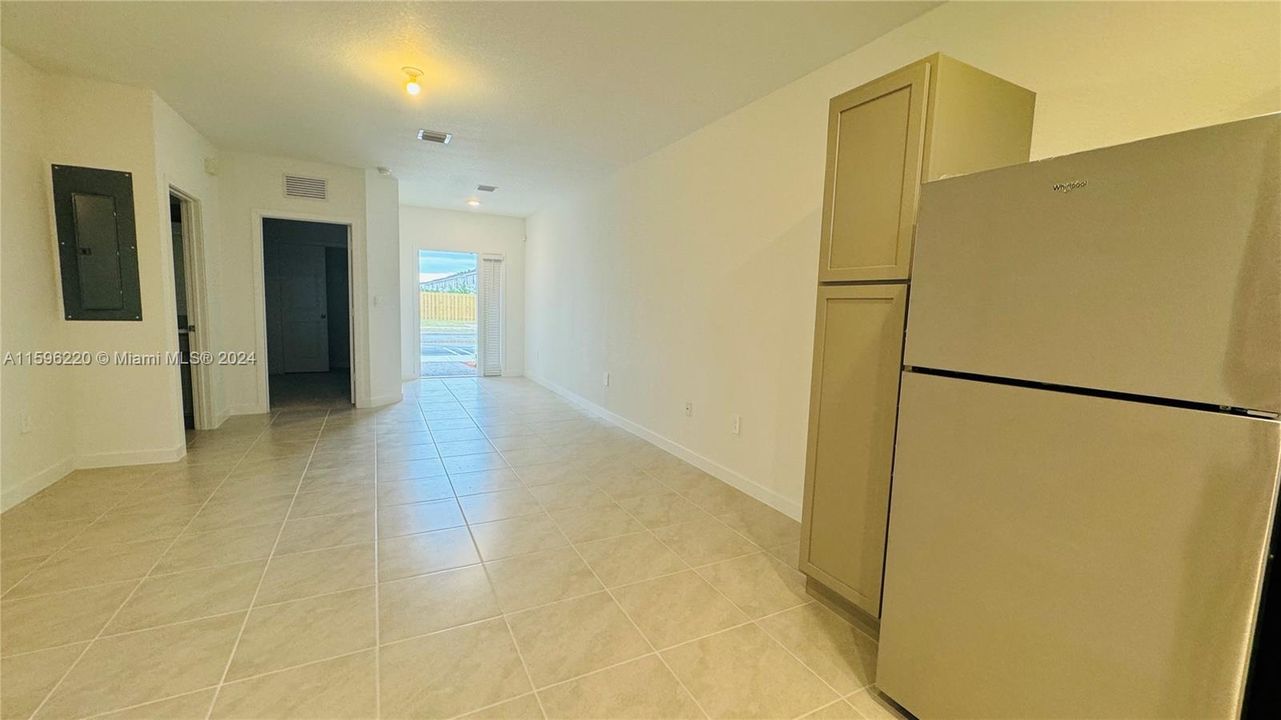 Active With Contract: $2,700 (3 beds, 3 baths, 0 Square Feet)