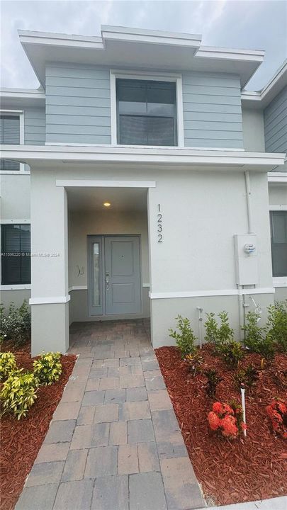 Active With Contract: $2,700 (3 beds, 3 baths, 0 Square Feet)