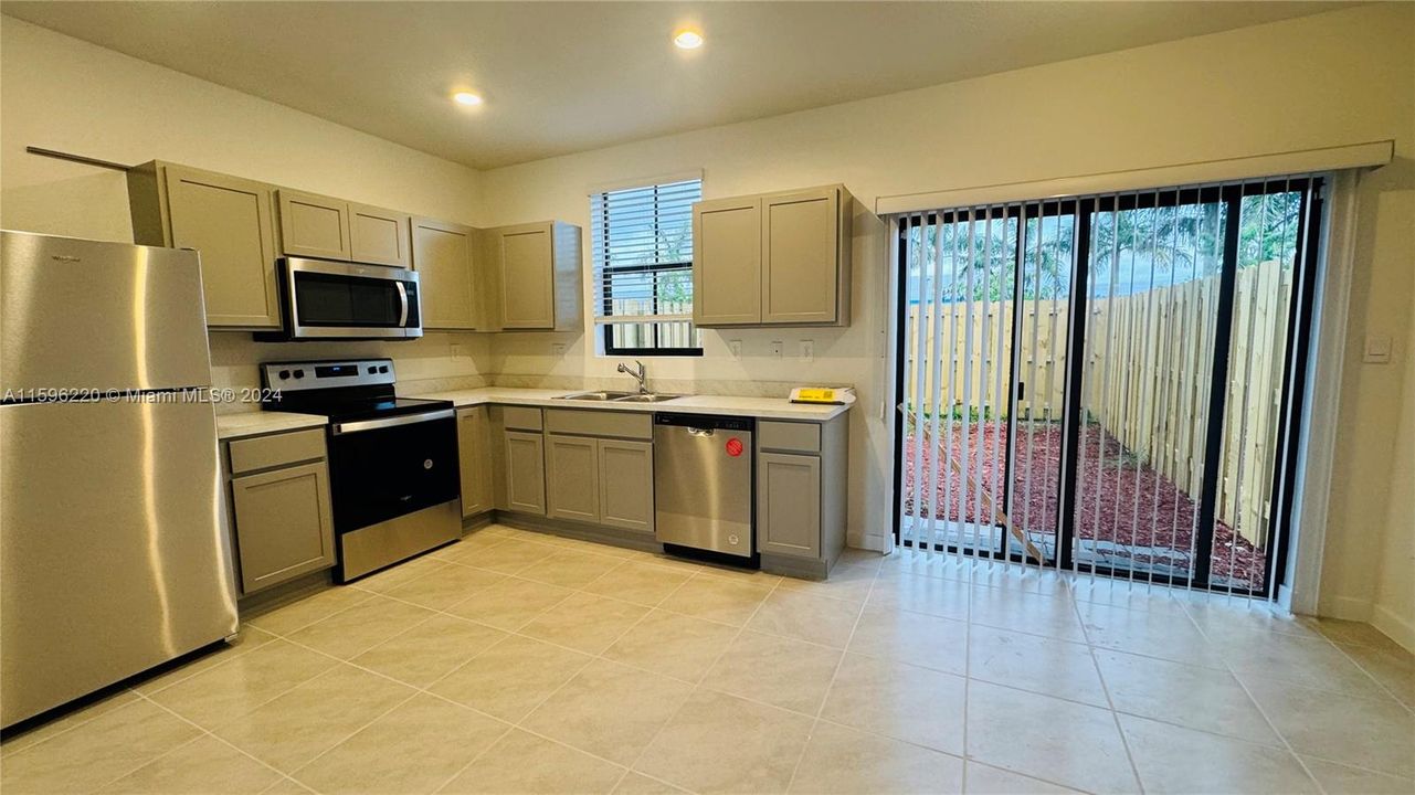 Active With Contract: $2,700 (3 beds, 3 baths, 0 Square Feet)