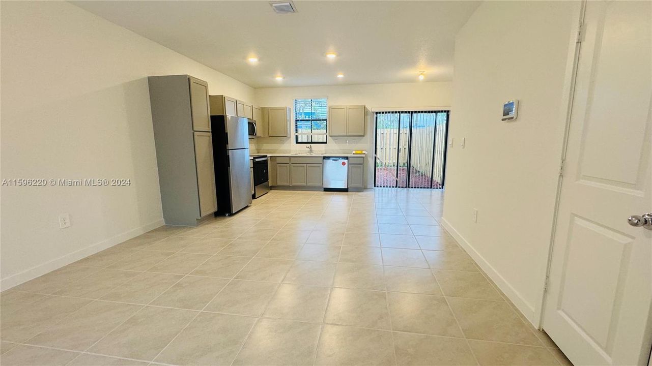 Active With Contract: $2,700 (3 beds, 3 baths, 0 Square Feet)