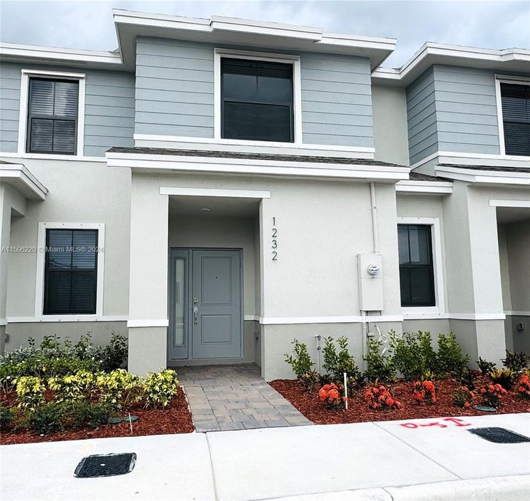 Active With Contract: $2,700 (3 beds, 3 baths, 0 Square Feet)