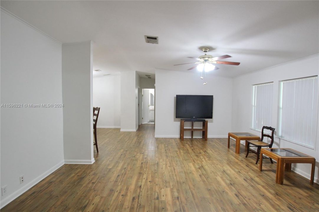 Active With Contract: $349,000 (3 beds, 2 baths, 1296 Square Feet)