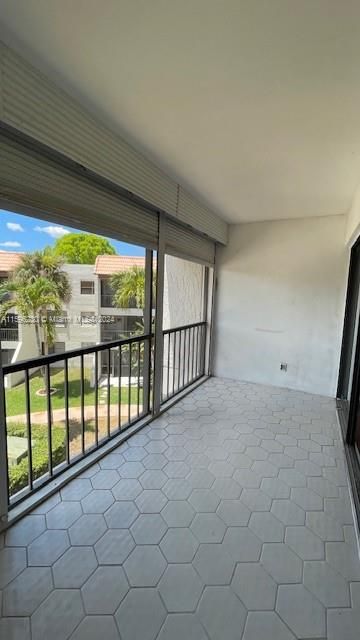 For Sale: $299,000 (2 beds, 2 baths, 1106 Square Feet)