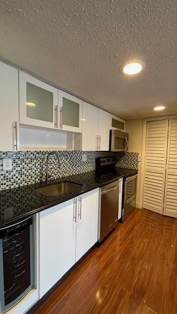 For Sale: $299,000 (2 beds, 2 baths, 1106 Square Feet)