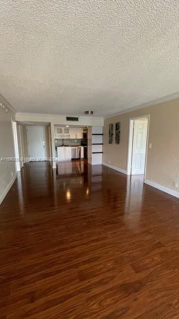 For Sale: $299,000 (2 beds, 2 baths, 1106 Square Feet)