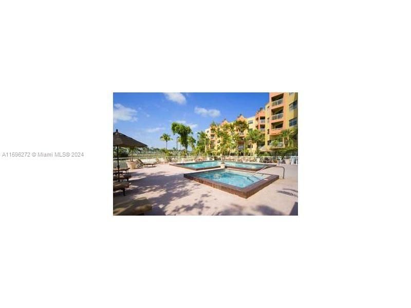 Active With Contract: $2,000 (1 beds, 1 baths, 710 Square Feet)