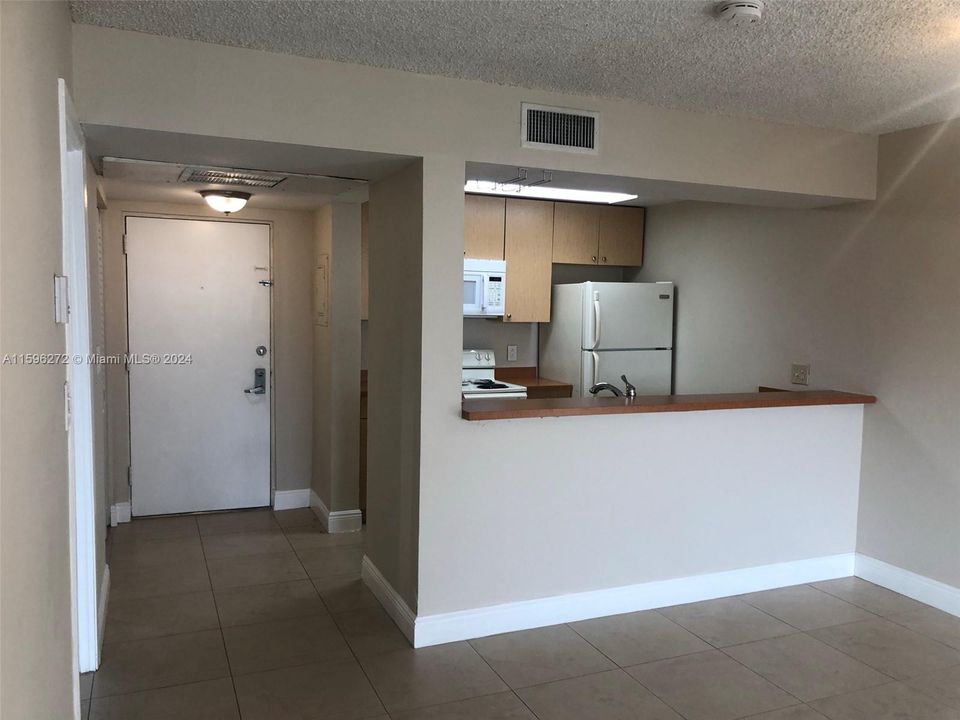 Recently Rented: $2,000 (1 beds, 1 baths, 710 Square Feet)