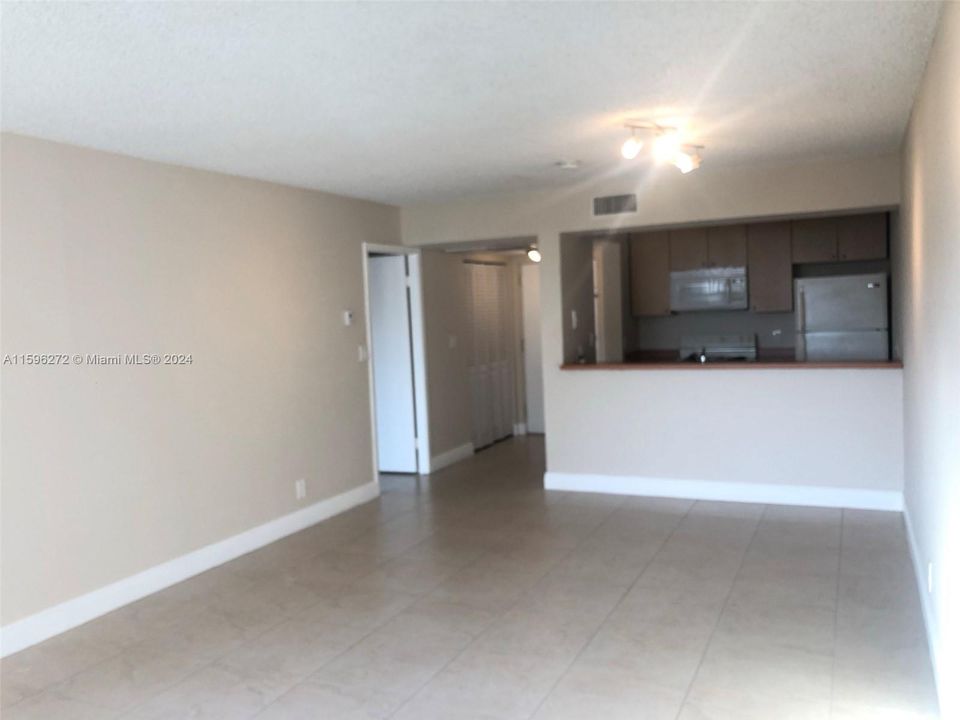 Recently Rented: $2,000 (1 beds, 1 baths, 710 Square Feet)