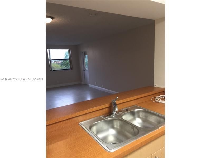 Recently Rented: $2,000 (1 beds, 1 baths, 710 Square Feet)