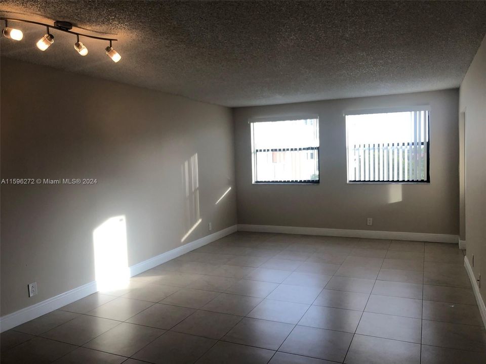 Recently Rented: $2,000 (1 beds, 1 baths, 710 Square Feet)