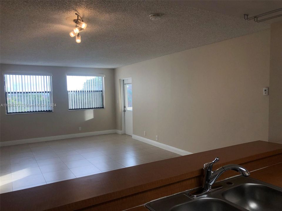 Recently Rented: $2,000 (1 beds, 1 baths, 710 Square Feet)