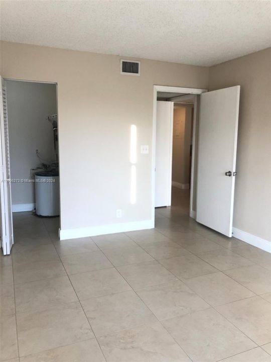 Recently Rented: $2,000 (1 beds, 1 baths, 710 Square Feet)