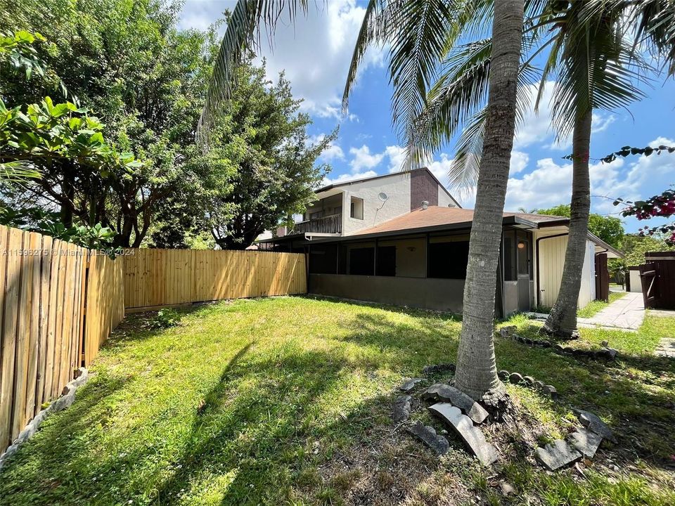 Recently Sold: $428,000 (3 beds, 2 baths, 1404 Square Feet)