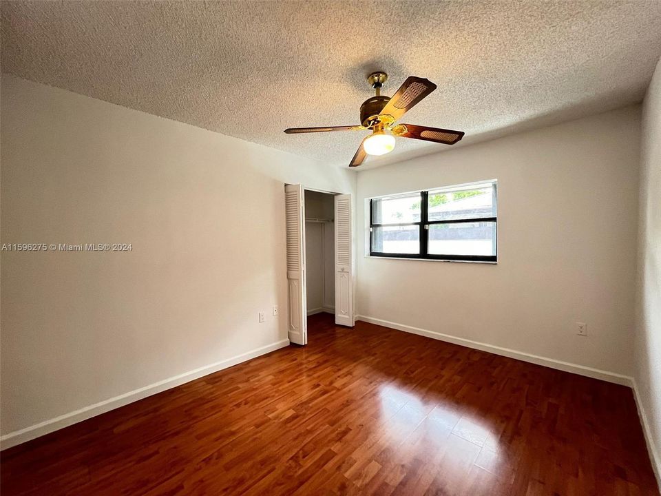 Vendido Recientemente: $428,000 (3 camas, 2 baños, 1404 Pies cuadrados)