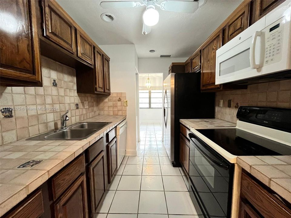 Recently Sold: $428,000 (3 beds, 2 baths, 1404 Square Feet)