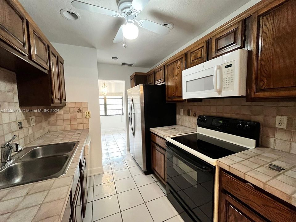 Recently Sold: $428,000 (3 beds, 2 baths, 1404 Square Feet)