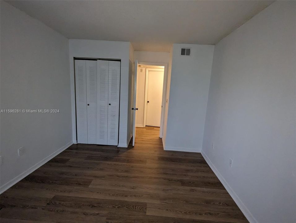 最近租的: $1,800 (2 贝兹, 1 浴室, 909 平方英尺)