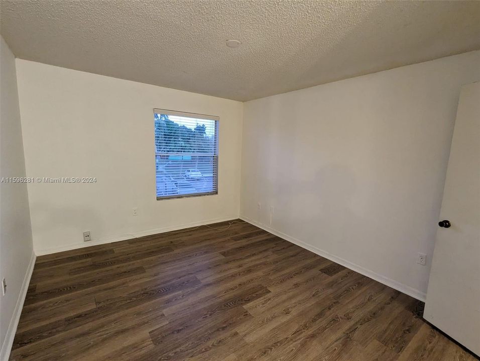 最近租的: $1,800 (2 贝兹, 1 浴室, 909 平方英尺)