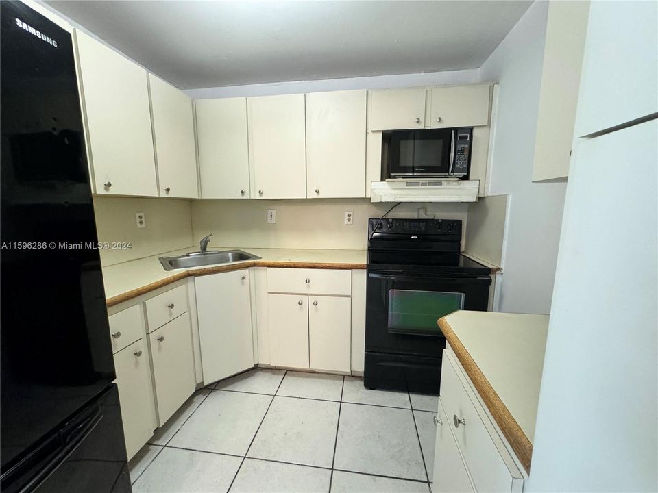 For Sale: $275,000 (2 beds, 2 baths, 900 Square Feet)