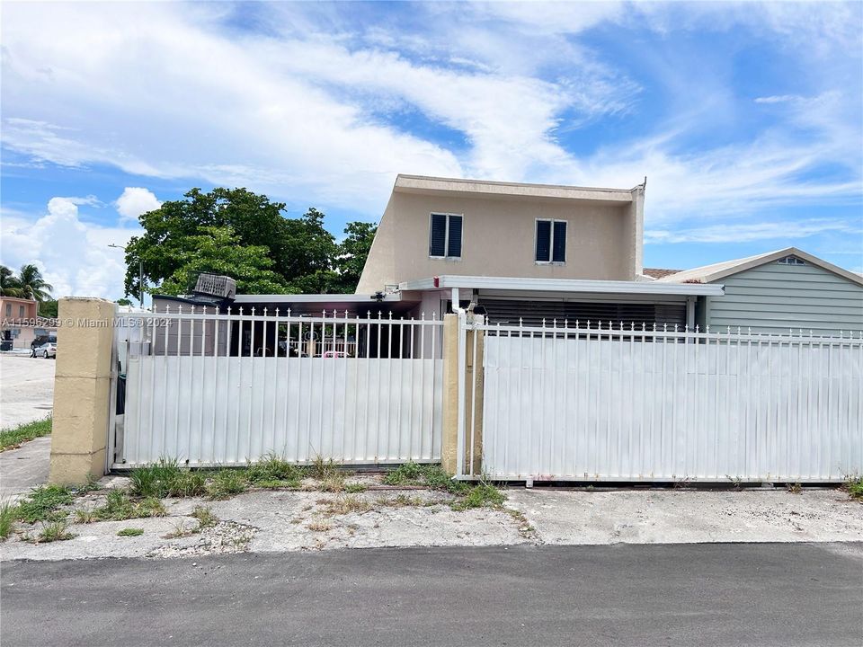 Active With Contract: $415,000 (3 beds, 2 baths, 1123 Square Feet)