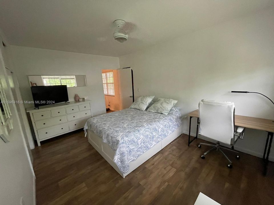 Active With Contract: $2,700 (2 beds, 2 baths, 841 Square Feet)