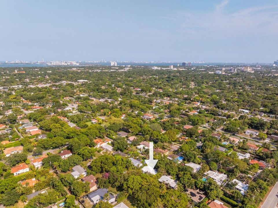 Active With Contract: $995,000 (2 beds, 1 baths, 1164 Square Feet)