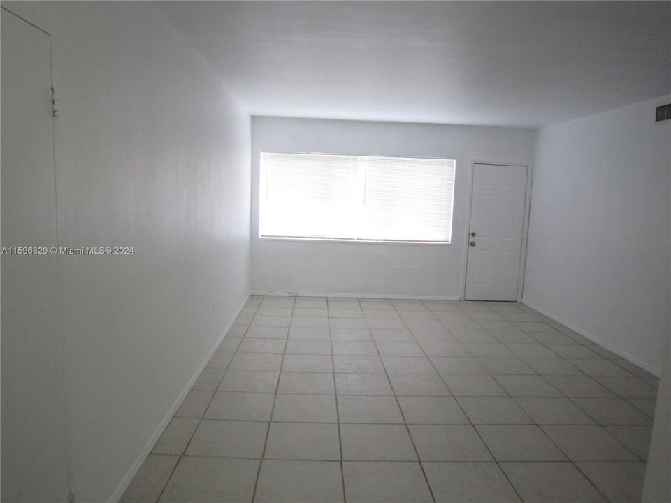 For Sale: $225,000 (1 beds, 1 baths, 619 Square Feet)