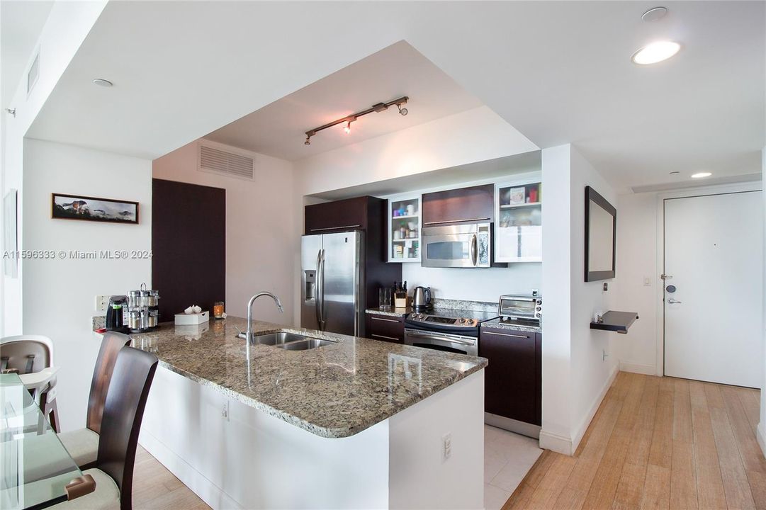 Recently Rented: $5,500 (2 beds, 2 baths, 1278 Square Feet)