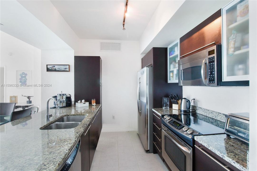 Recently Rented: $5,500 (2 beds, 2 baths, 1278 Square Feet)