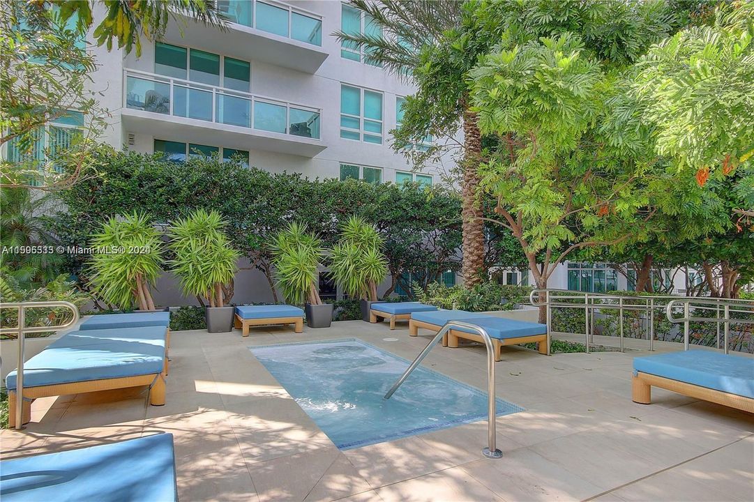 Recently Rented: $5,500 (2 beds, 2 baths, 1278 Square Feet)