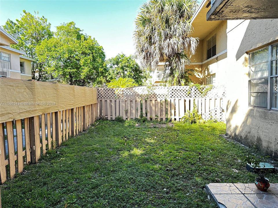 Recently Rented: $2,300 (2 beds, 2 baths, 1060 Square Feet)