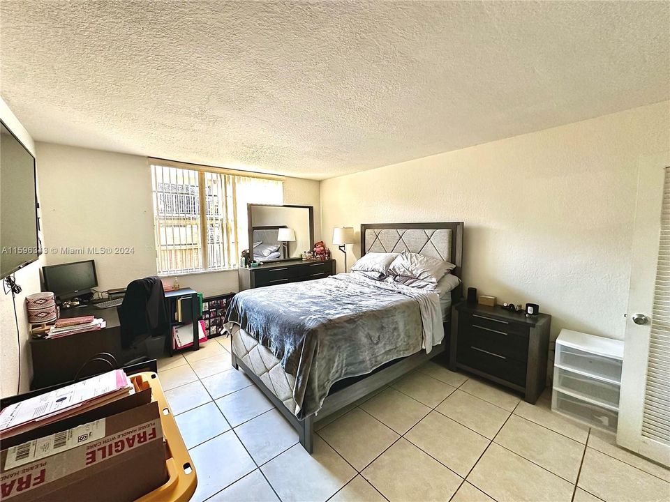 Recently Rented: $2,300 (2 beds, 2 baths, 1060 Square Feet)