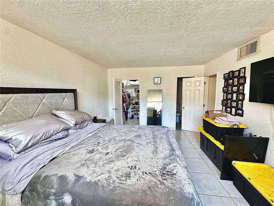 Recently Rented: $2,300 (2 beds, 2 baths, 1060 Square Feet)