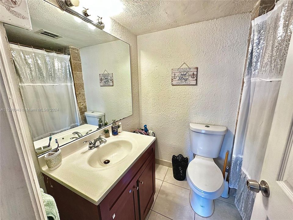 Recently Rented: $2,300 (2 beds, 2 baths, 1060 Square Feet)