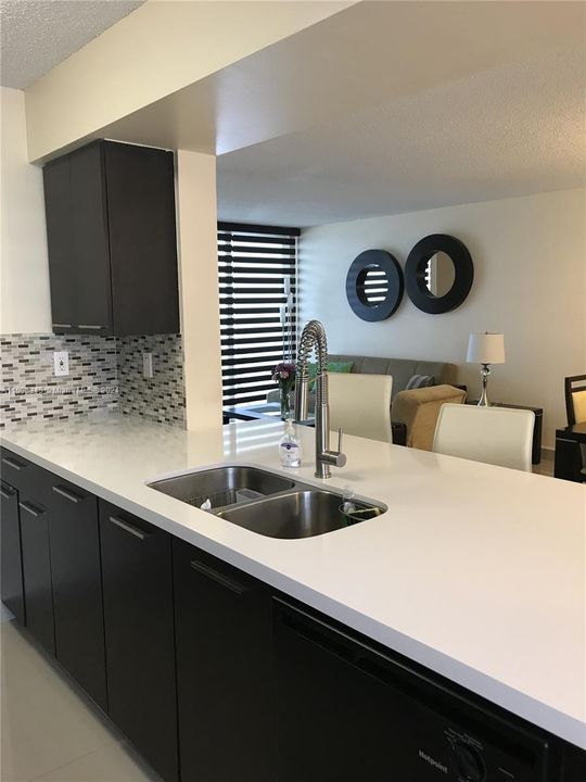 Active With Contract: $2,300 (1 beds, 1 baths, 899 Square Feet)