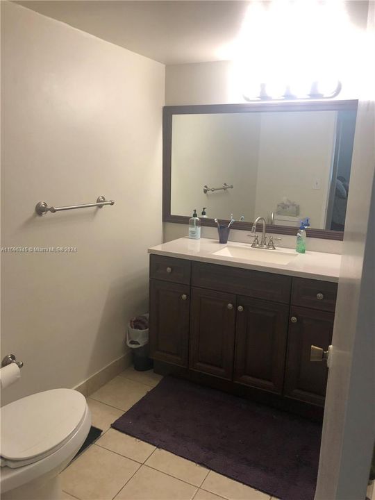 Active With Contract: $2,300 (1 beds, 1 baths, 899 Square Feet)