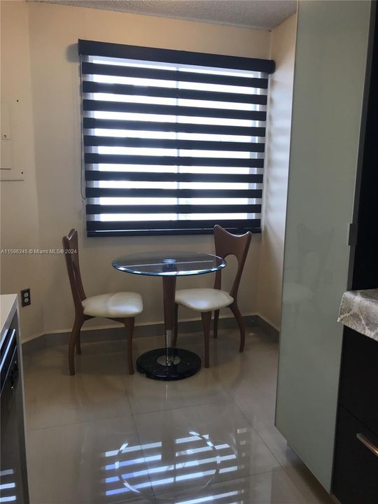 Active With Contract: $2,300 (1 beds, 1 baths, 899 Square Feet)