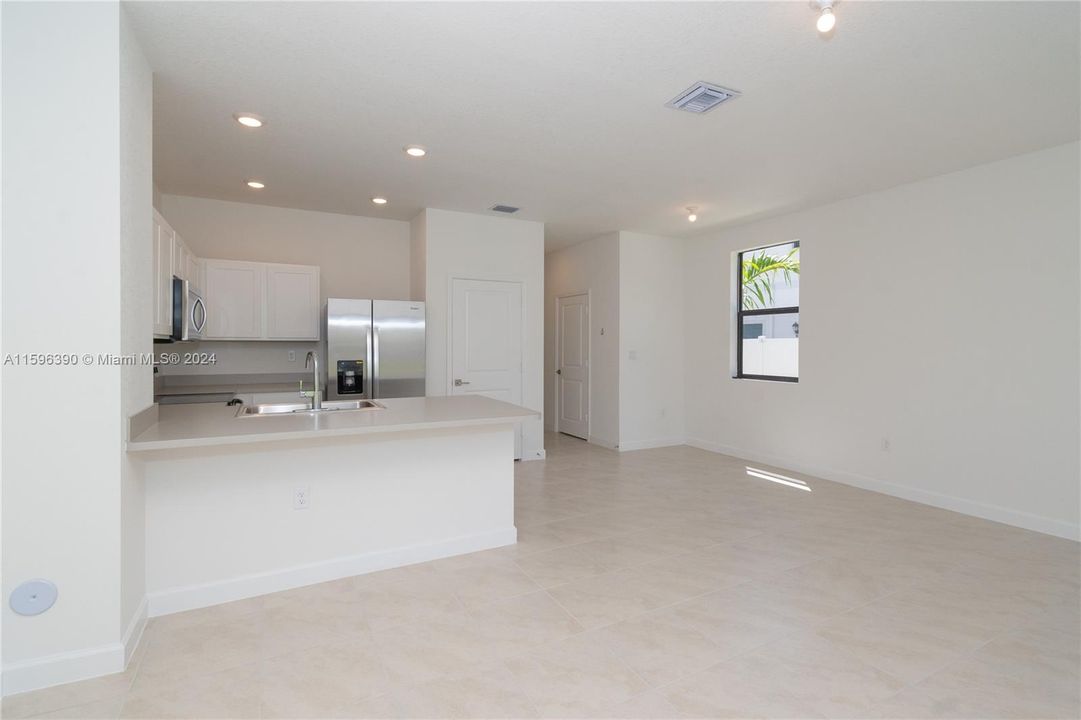 Active With Contract: $2,650 (3 beds, 2 baths, 1488 Square Feet)