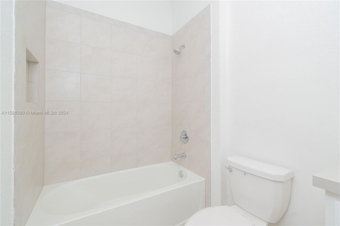 Active With Contract: $2,650 (3 beds, 2 baths, 1488 Square Feet)