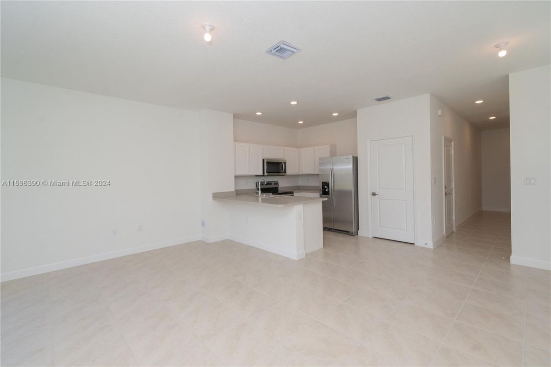 Active With Contract: $2,650 (3 beds, 2 baths, 1488 Square Feet)