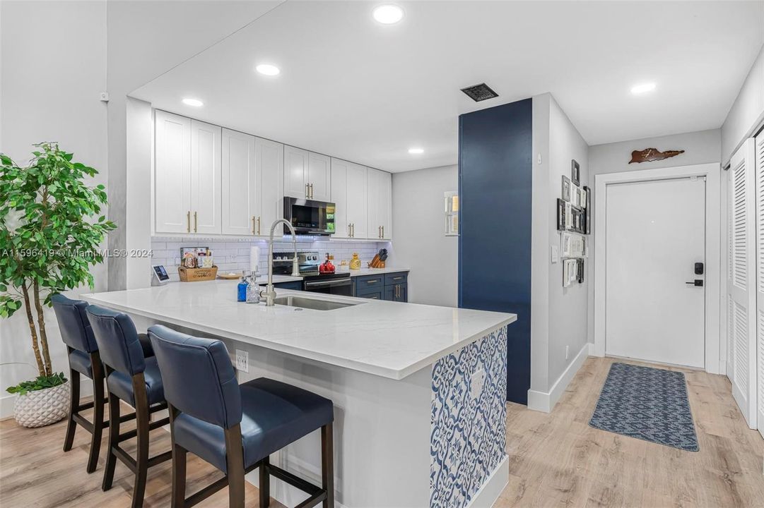 Active With Contract: $2,500 (2 beds, 2 baths, 1306 Square Feet)