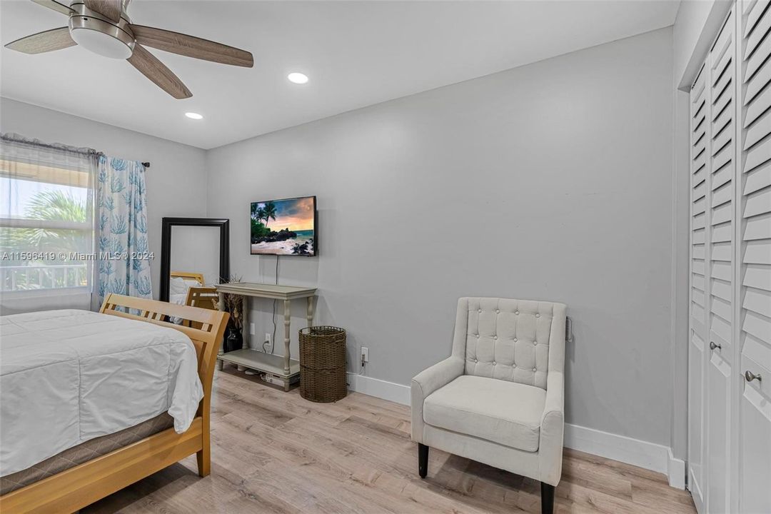 Active With Contract: $2,500 (2 beds, 2 baths, 1306 Square Feet)