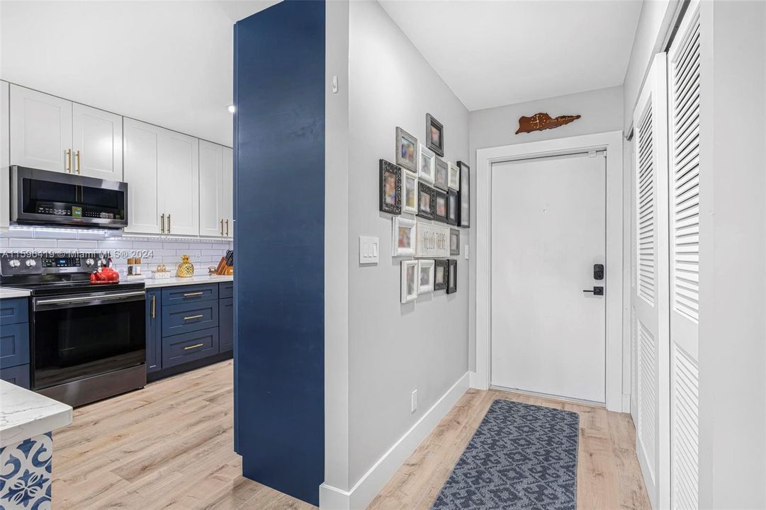 Active With Contract: $2,500 (2 beds, 2 baths, 1306 Square Feet)