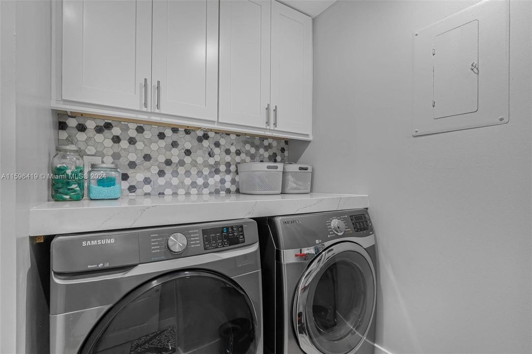 Active With Contract: $2,500 (2 beds, 2 baths, 1306 Square Feet)