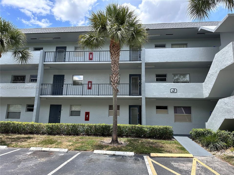 Recently Sold: $149,999 (2 beds, 2 baths, 1025 Square Feet)