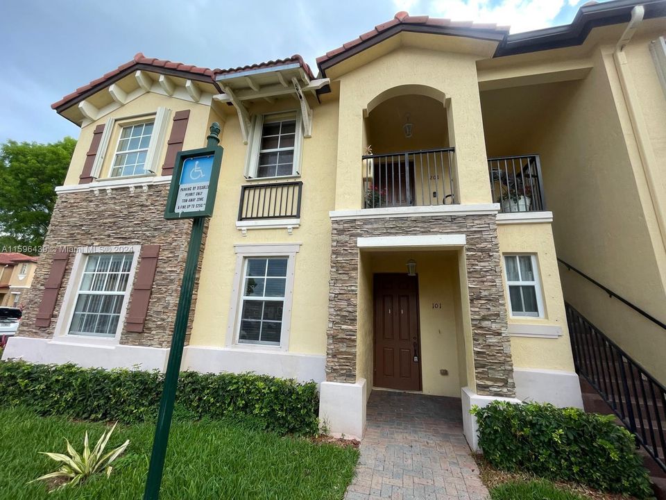 Active With Contract: $2,350 (3 beds, 2 baths, 1062 Square Feet)