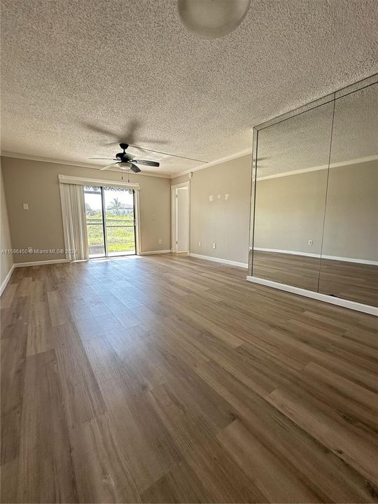 Active With Contract: $2,100 (2 beds, 2 baths, 958 Square Feet)