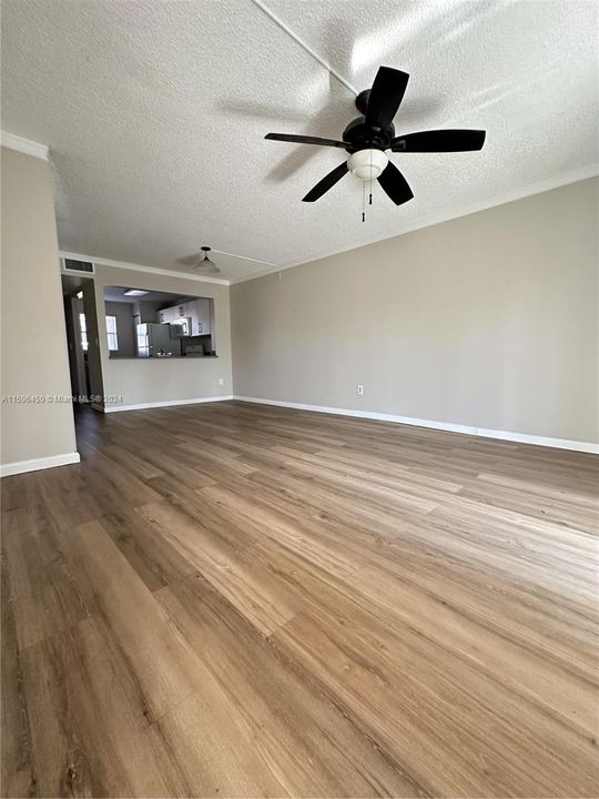 Active With Contract: $2,100 (2 beds, 2 baths, 958 Square Feet)