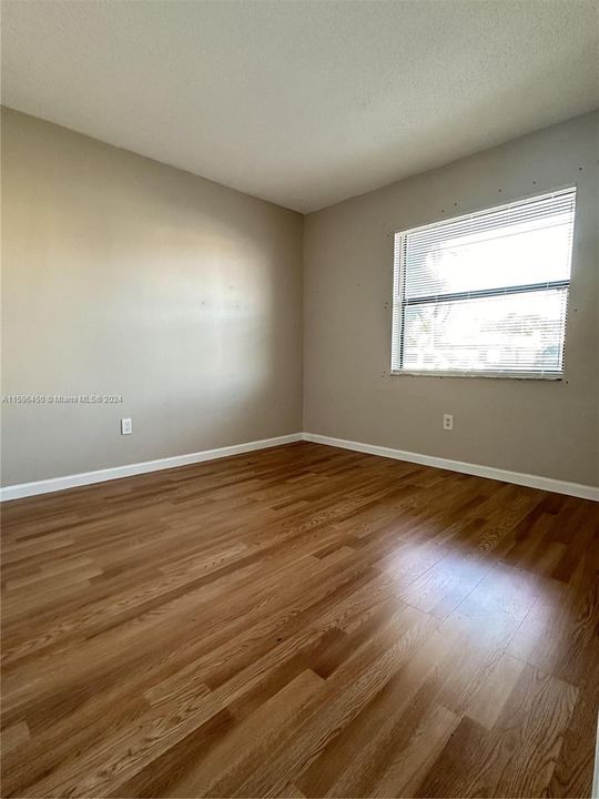 Active With Contract: $2,100 (2 beds, 2 baths, 958 Square Feet)