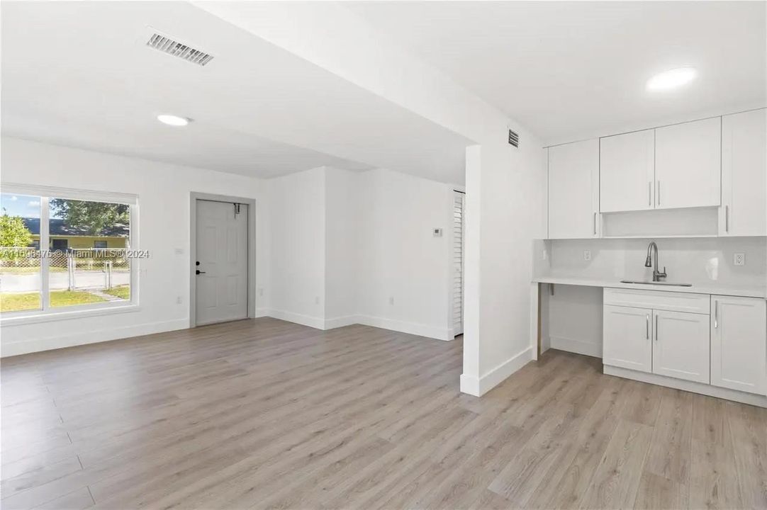 Recently Rented: $3,500 (3 beds, 2 baths, 1186 Square Feet)